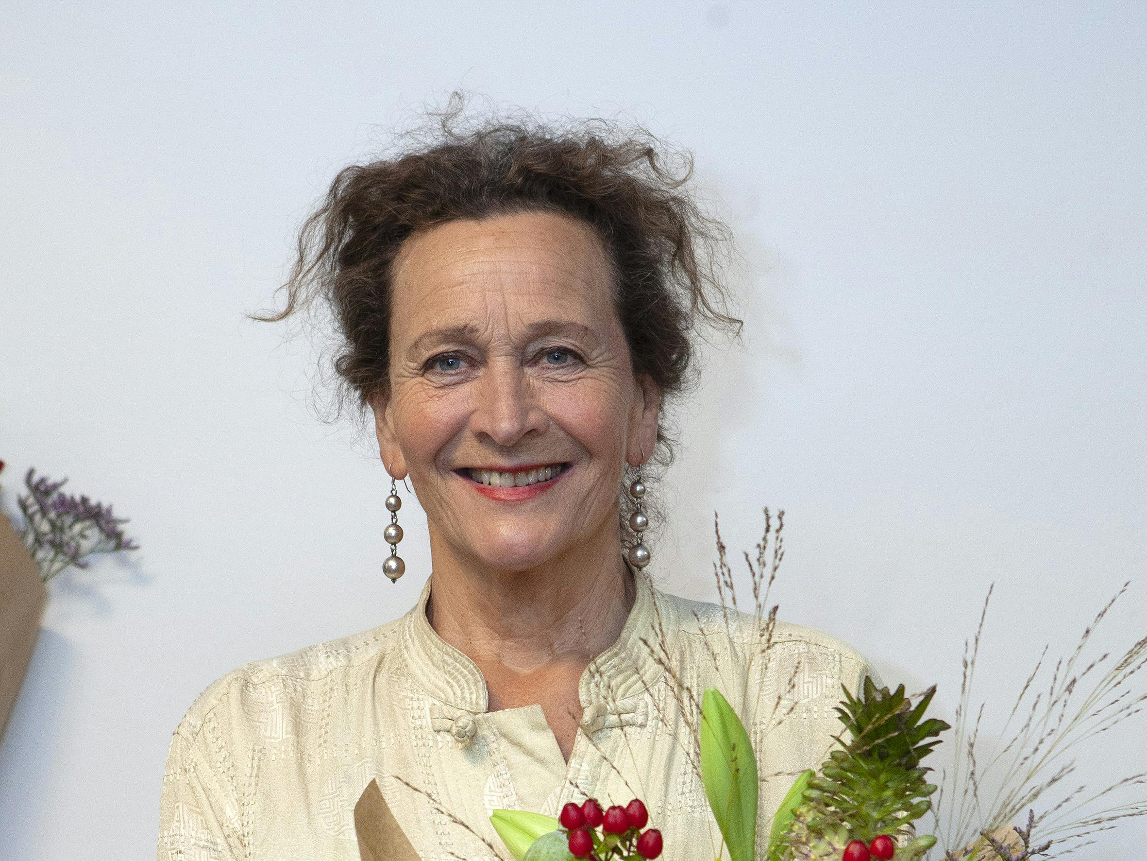 Ulla Henningsen blev hyldet på scenen i søndags i anledning af sit 50-års jubilæum.