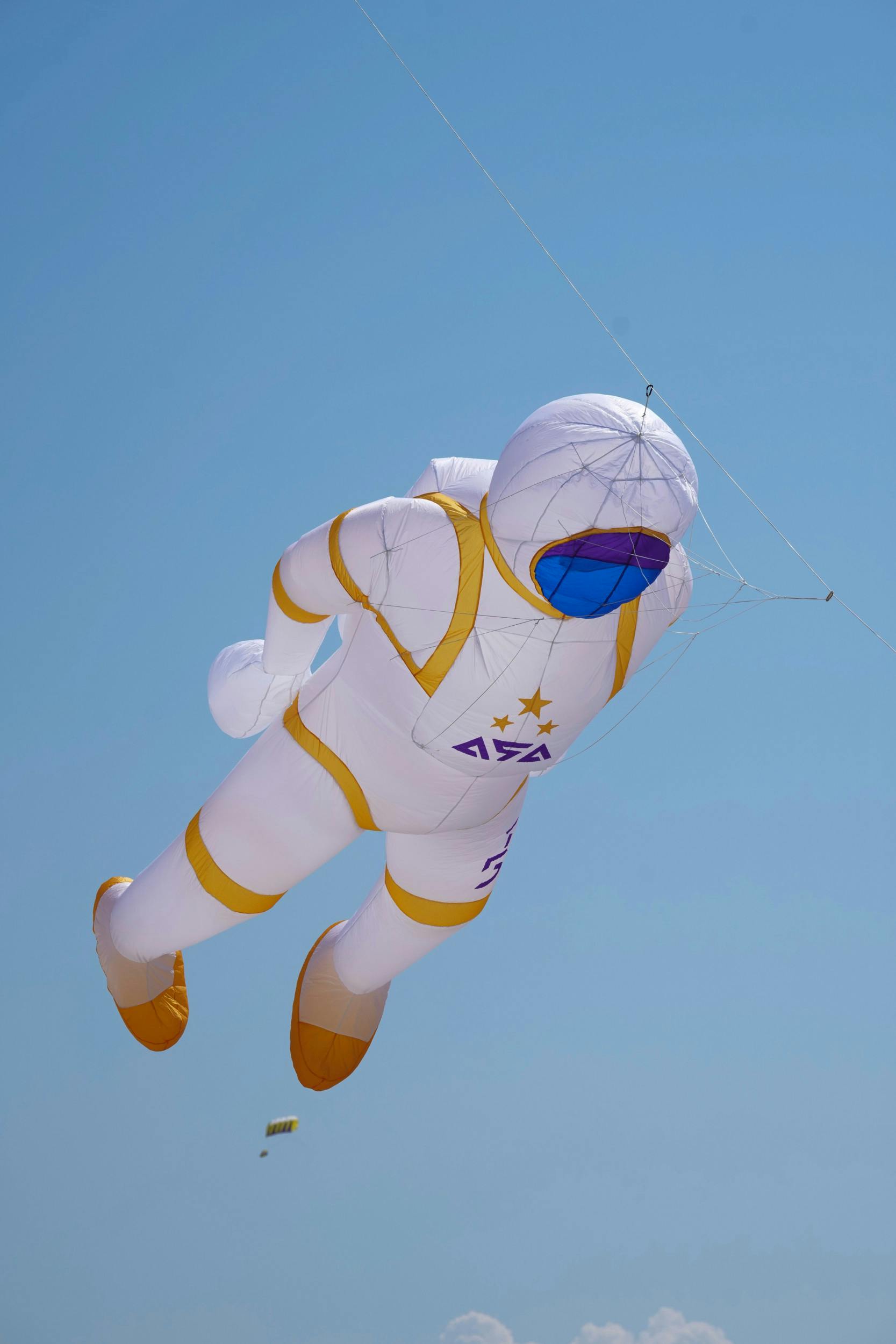 En drage i form af en astronaut til Fanø Dragefestival