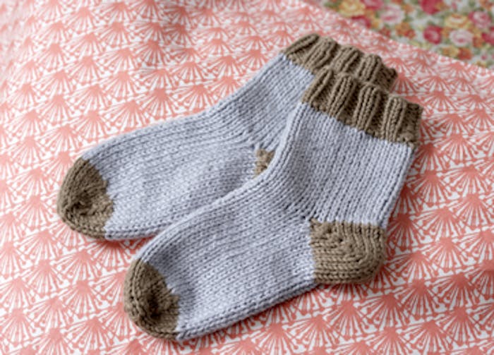 Strikkede babysokker - sødeste sokker til en lille fod | Familie Journal